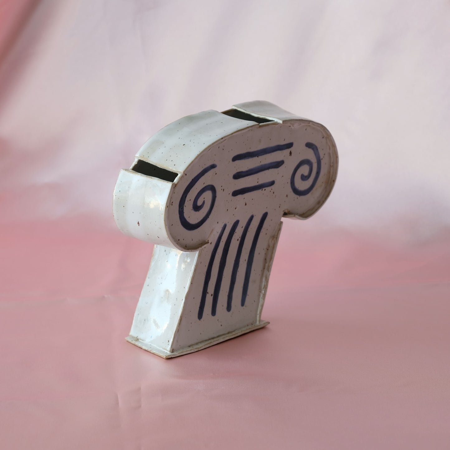 Capital sculpture in ceramic - Blue details