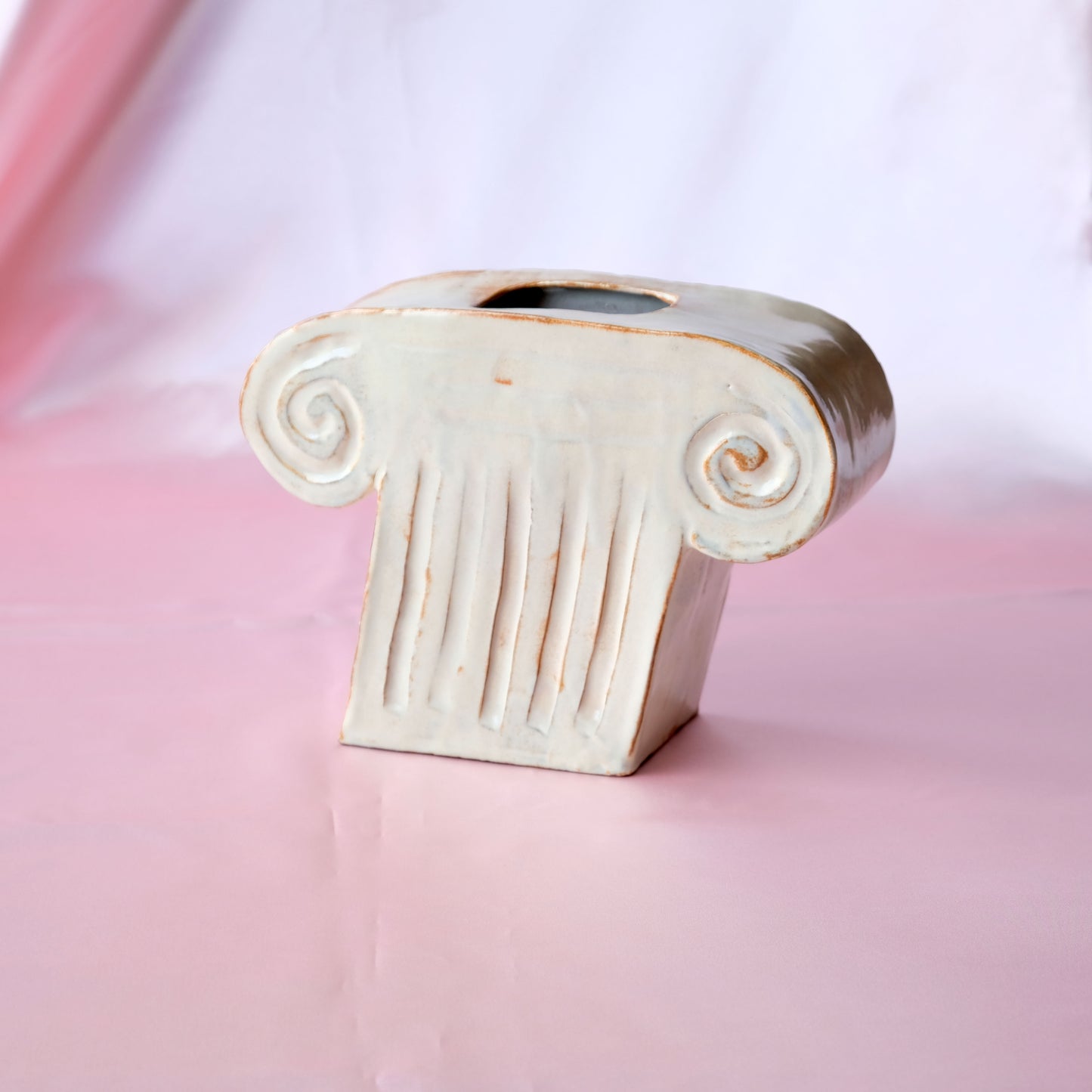 Capital sculpture in ceramic - Beige/White