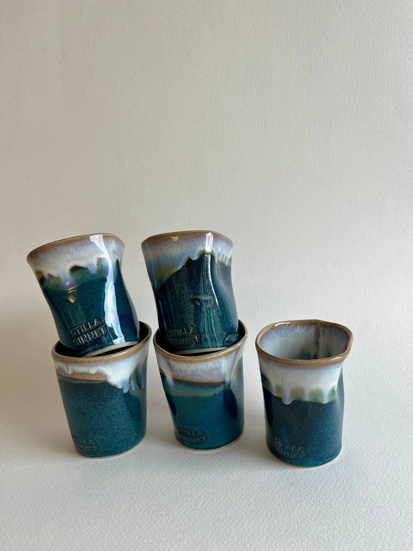 Hand shaped cup - Sea blue/White (Small)