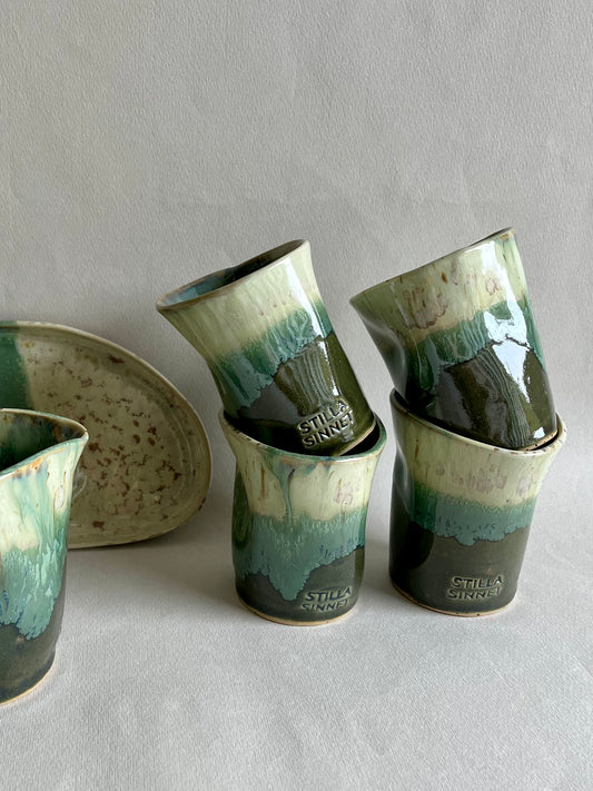 Hand shaped cup - Crystal green/Green (Medium)