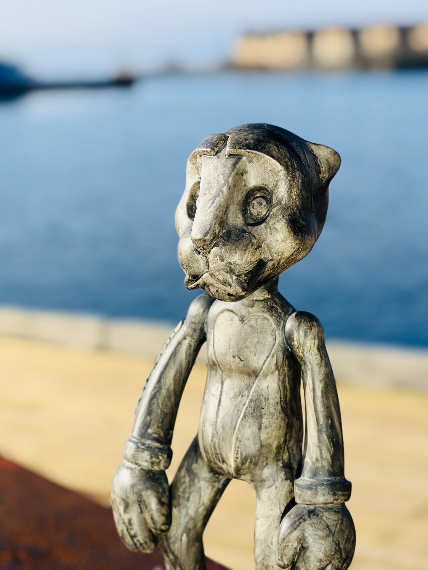 Raw Goldie Sculpture