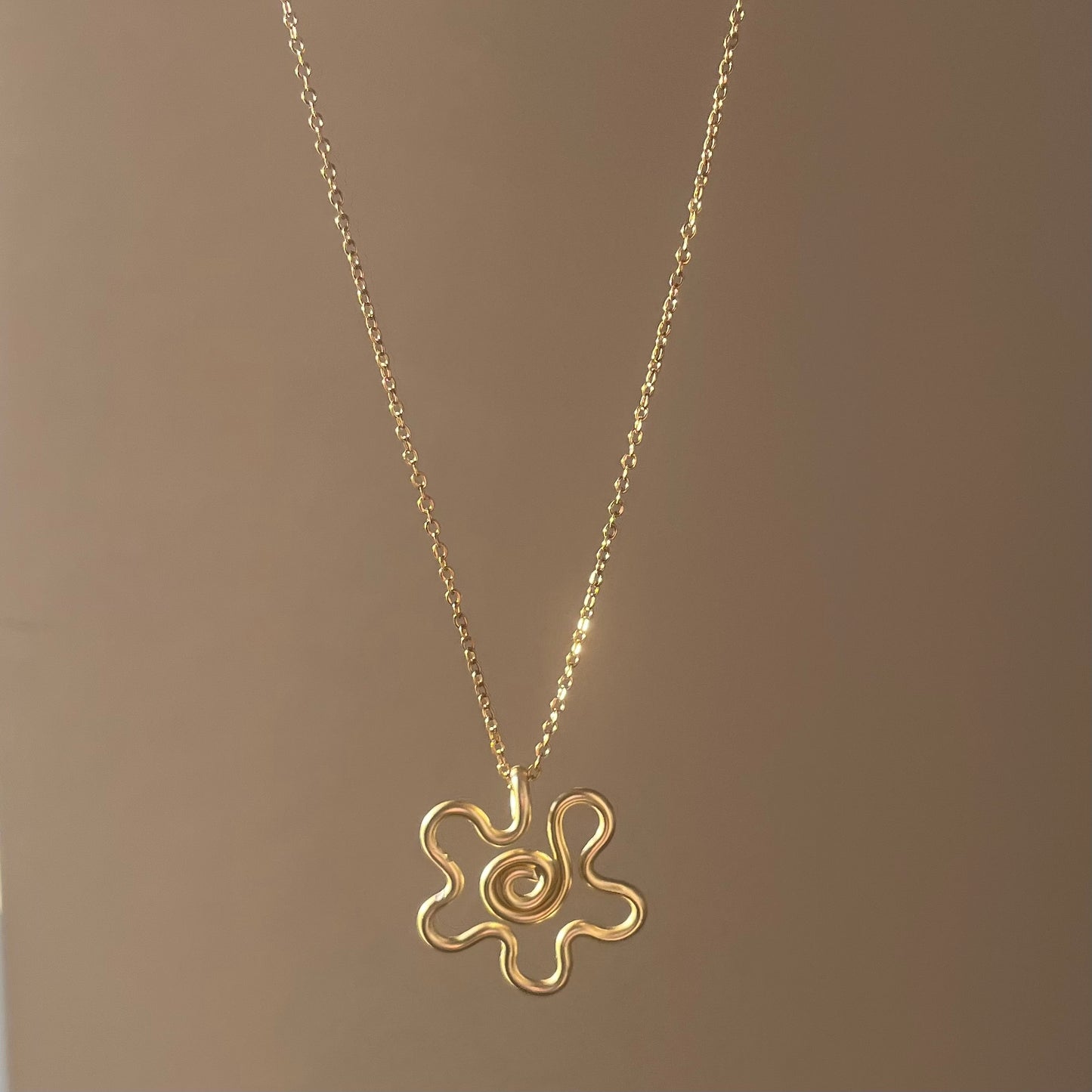 Necklace, Mini flower - Gold