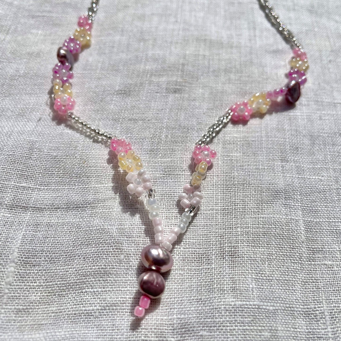 Daisy flower Beaded Necklace with pearls