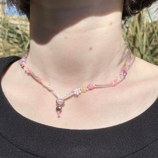 Daisy flower Beaded Necklace with pearls