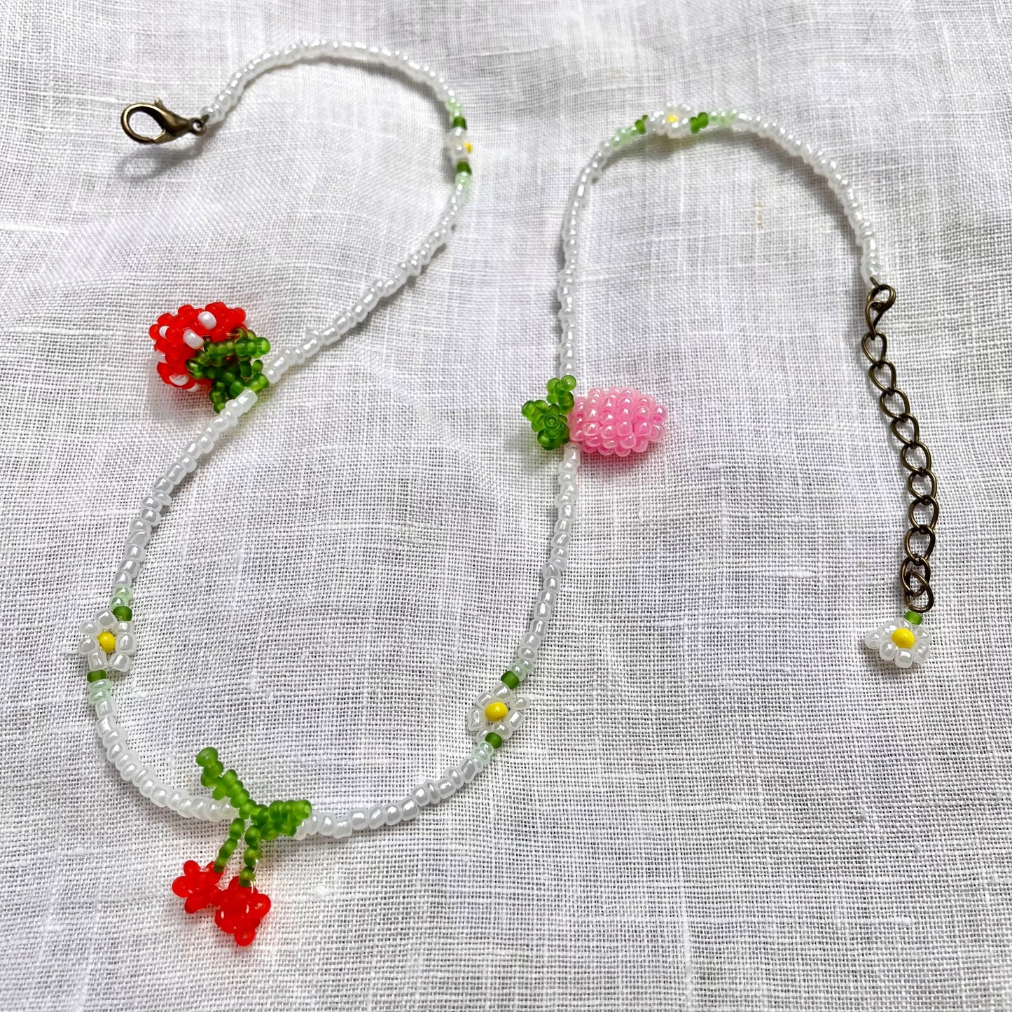 Pearly White Silver Beaded Choker with berries and daisy flowers