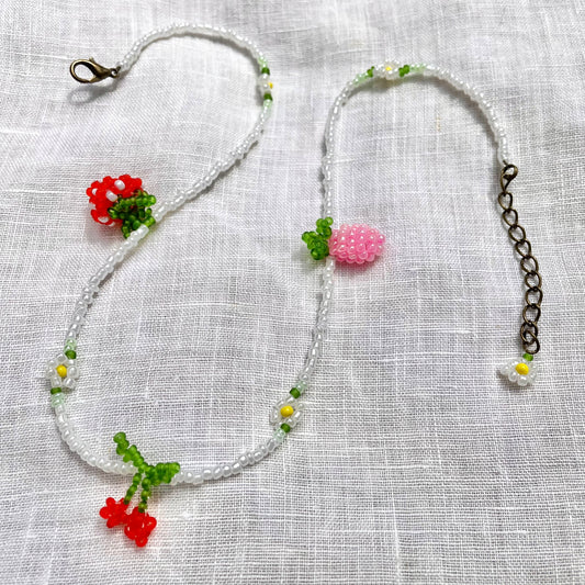 Pearly White Silver Beaded Choker with berries and daisy flowers