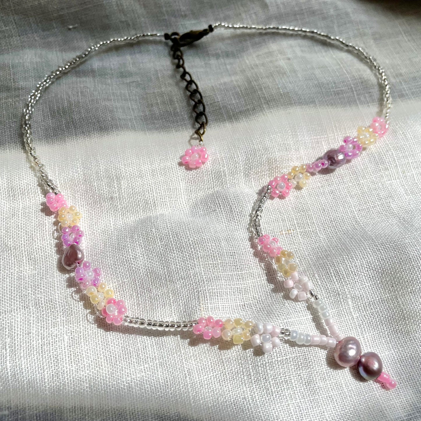 Daisy flower Beaded Necklace with pearls