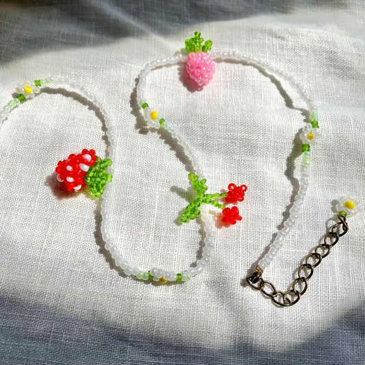 Pearly White Silver Beaded Choker with berries and daisy flowers