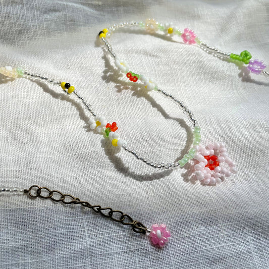 Summer Daisy flower Beaded Necklace