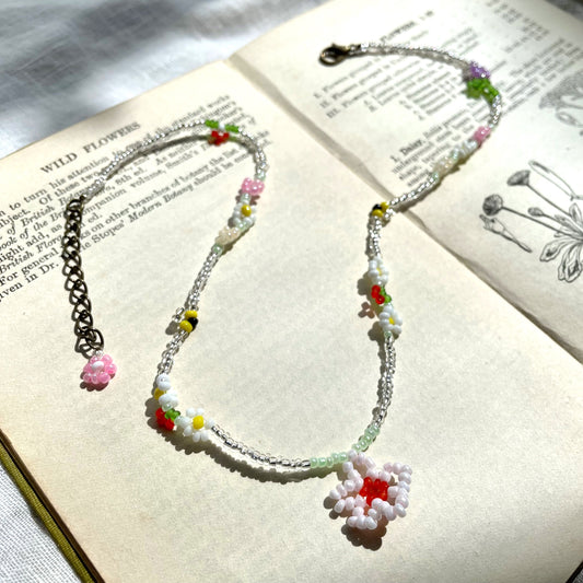 Summer Daisy flower Beaded Necklace