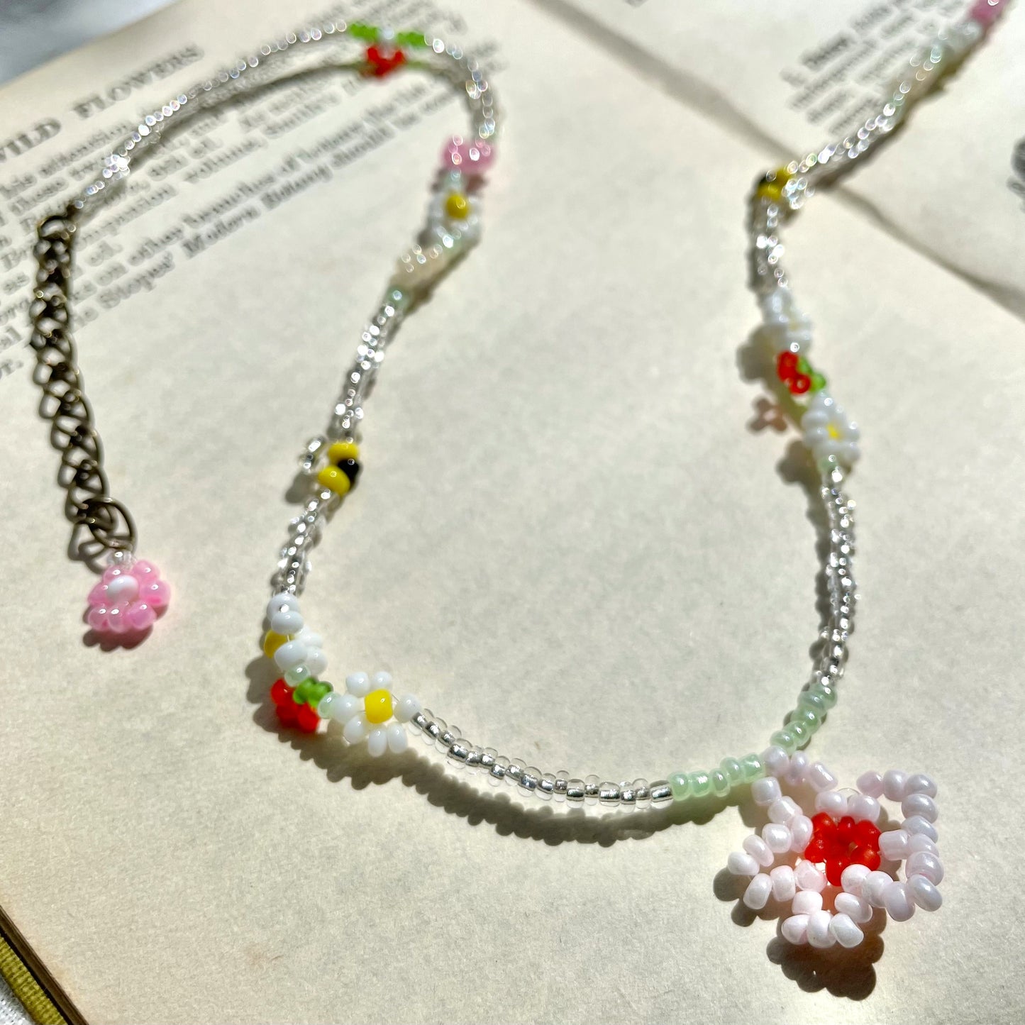 Summer Daisy flower Beaded Necklace