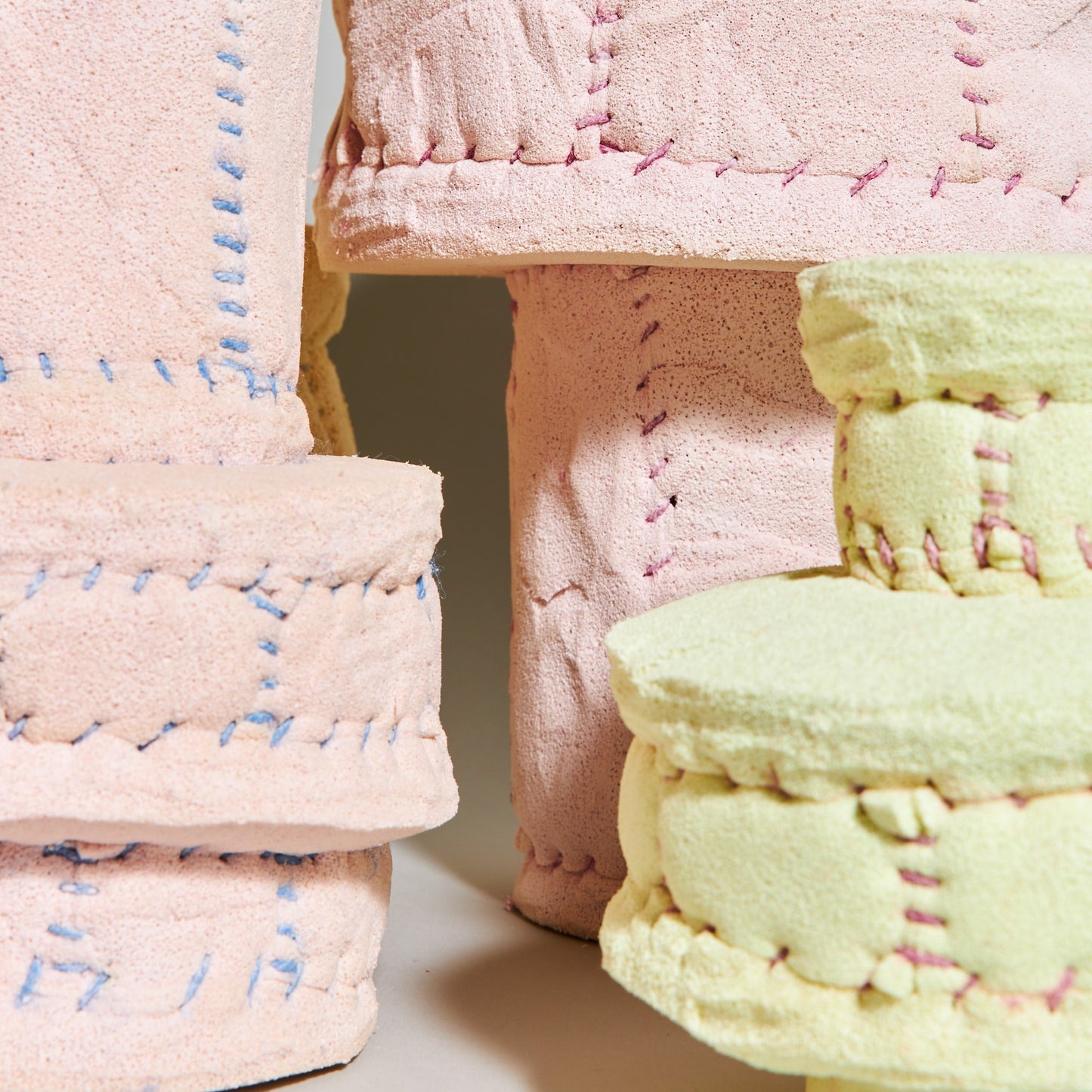 01.Vase in sponge pastel yellow