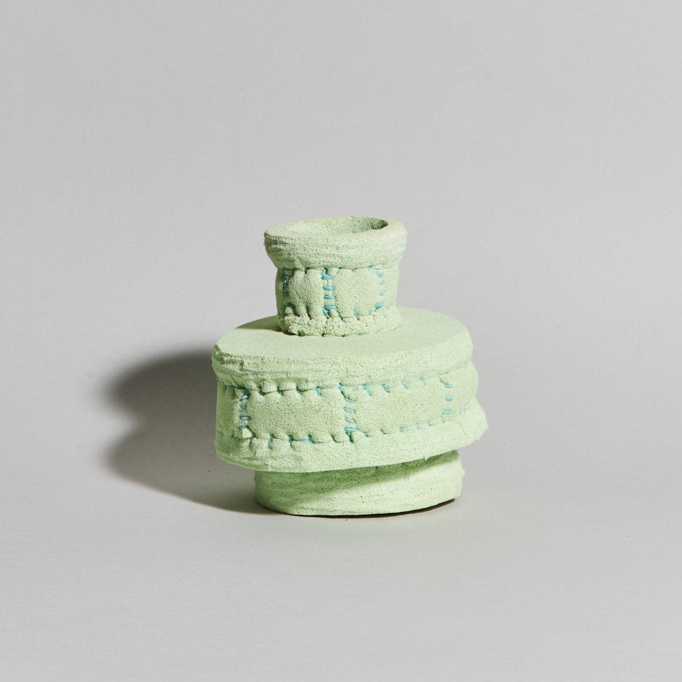 02.Vase in sponge pastel green