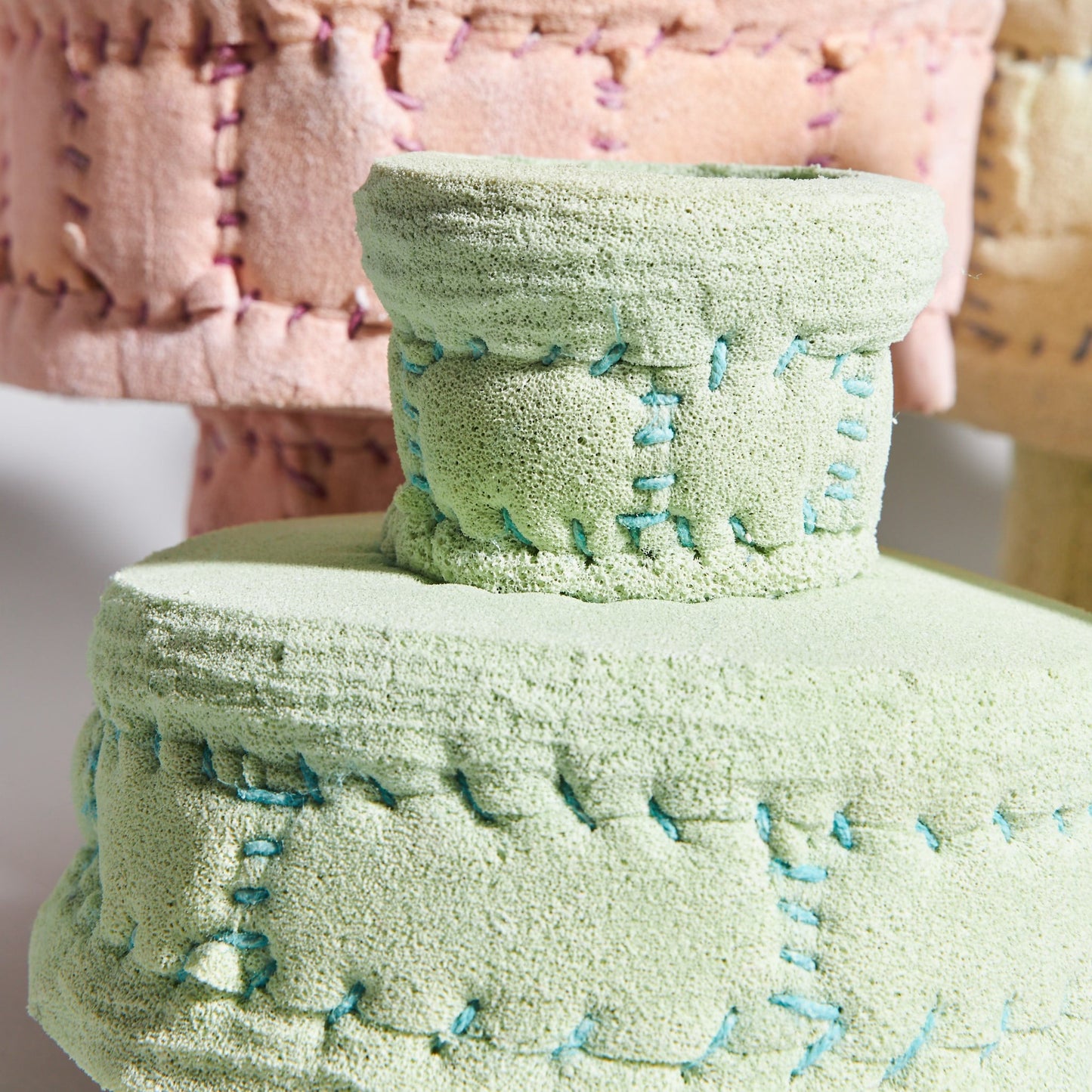 02.Vase in sponge pastel green