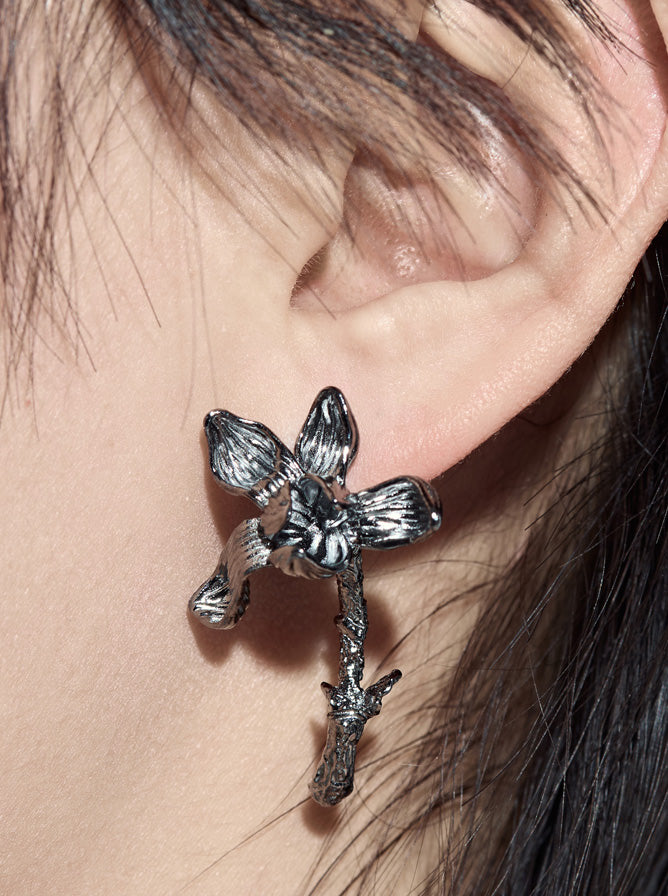 Nature's Noir Black Magnolia Bloom Single Stud
