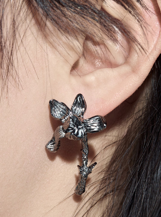 Nature's Noir Black Magnolia Bloom Single Stud