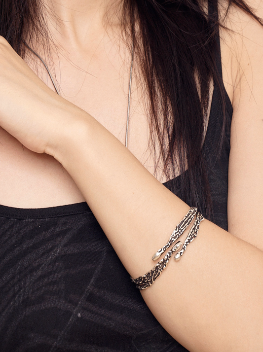 The Fluent Arc Black Ink Wave Bracelet