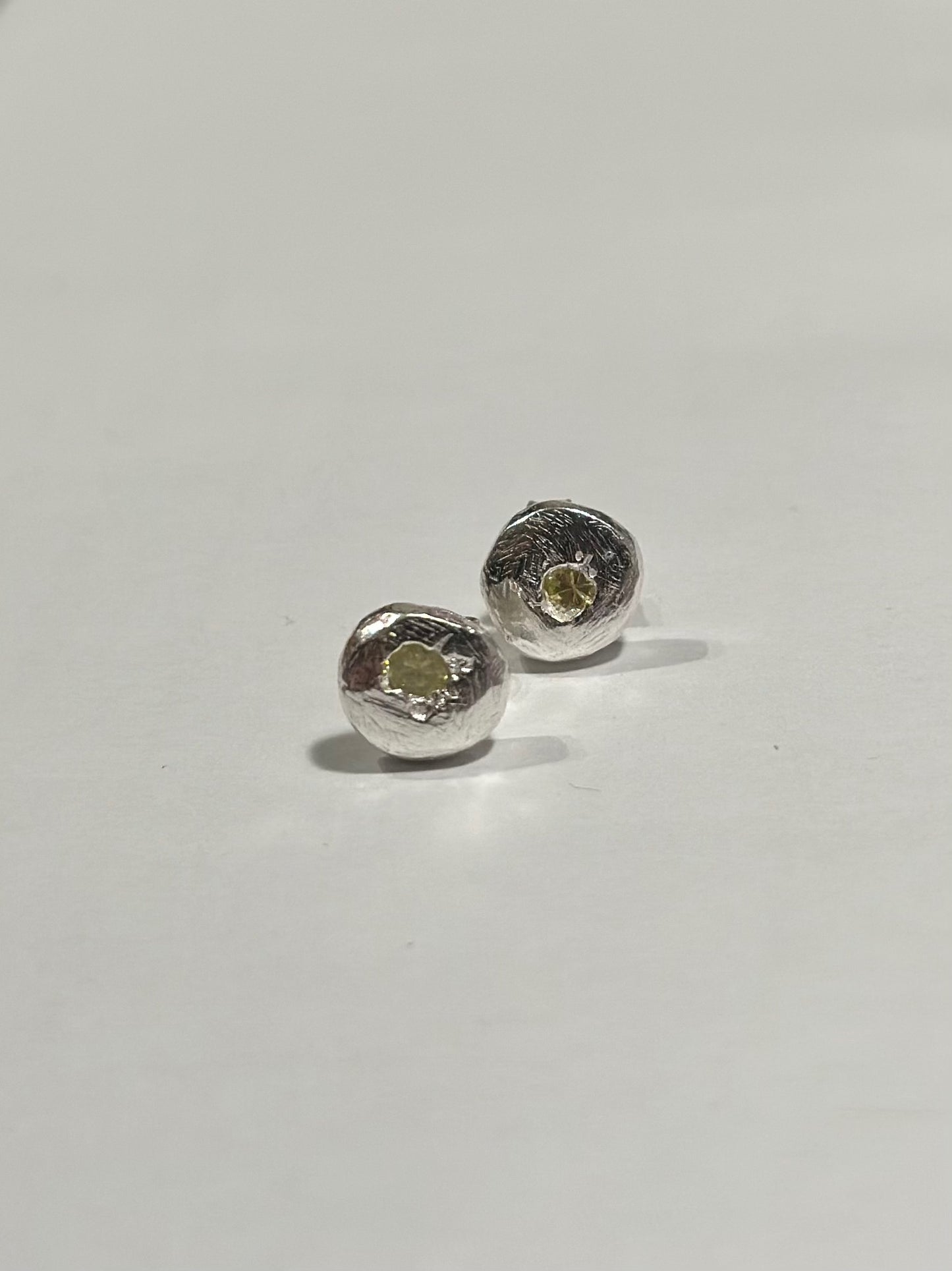 Earrings in organic shape (Exclusive)