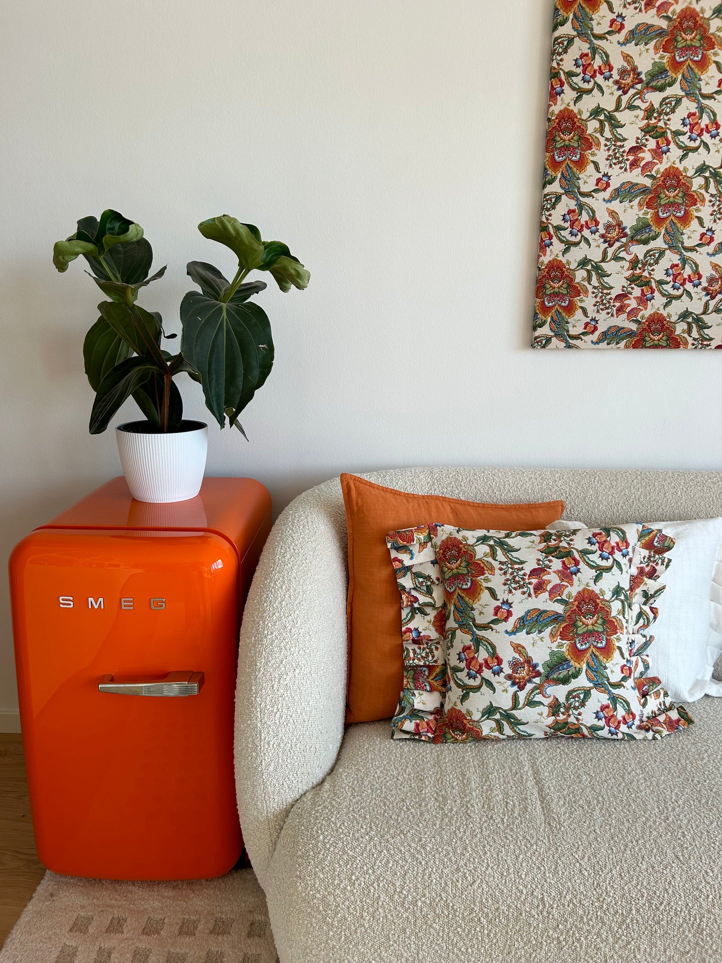 Cushion cover in red patterned fabric