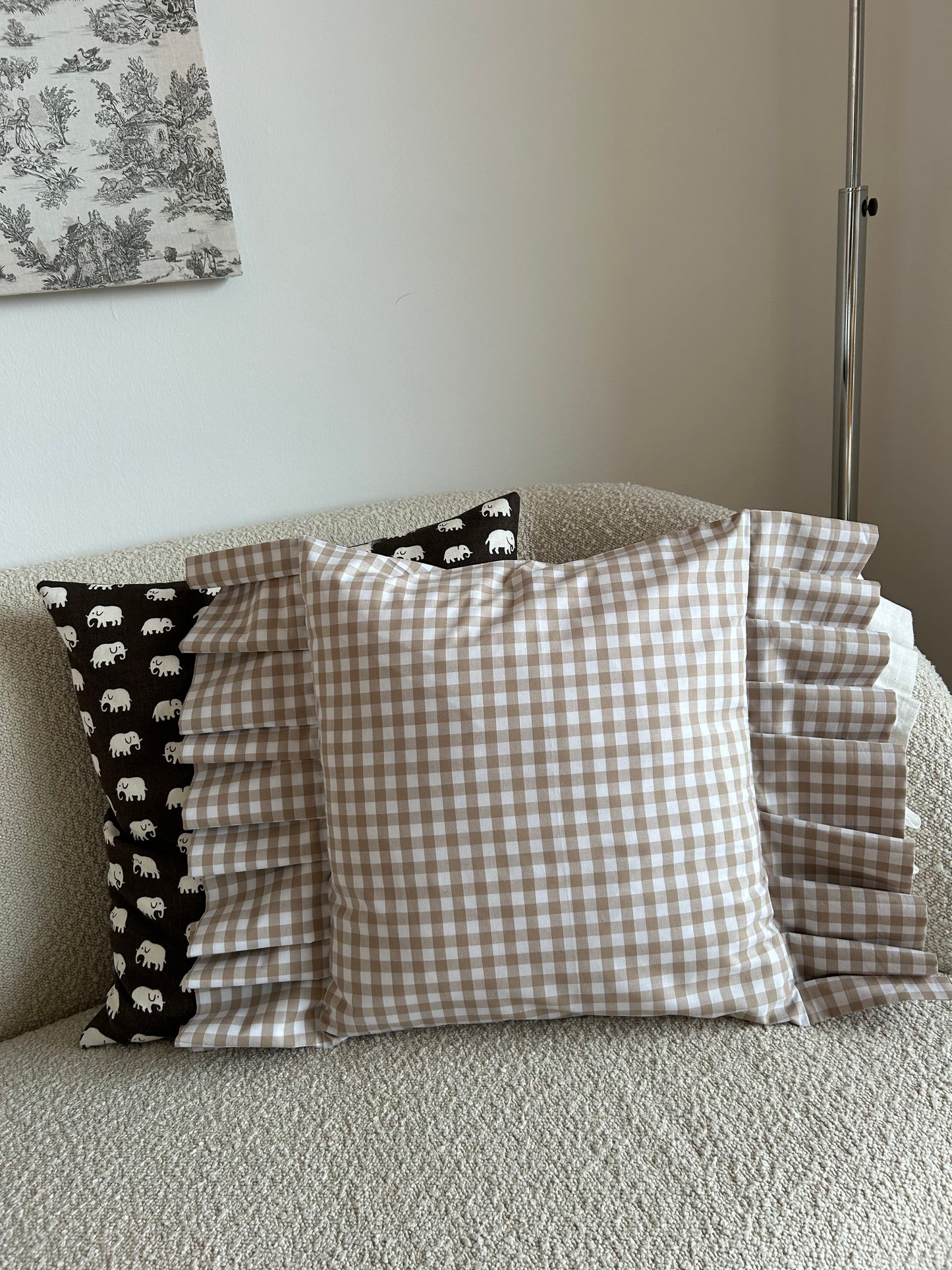 Cushion cover in a beige white checkered pattern