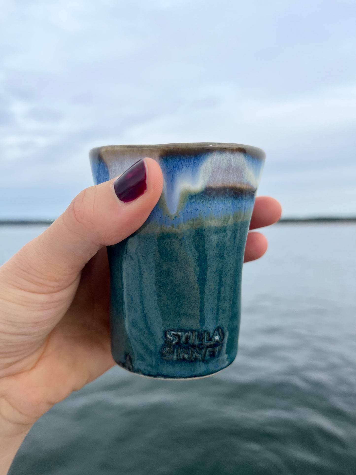 Hand shaped cup - Sea blue (Medium)