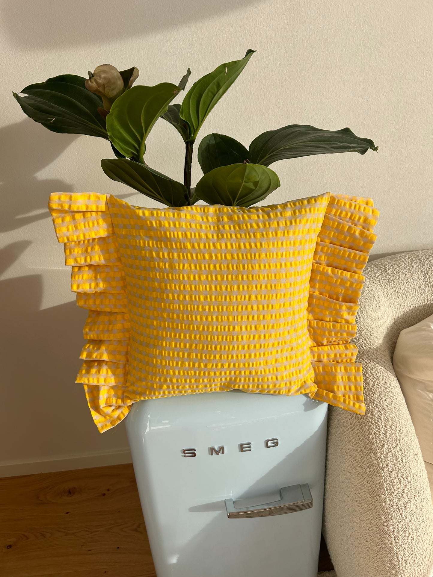 Cushion cover in yellow checked fabric - Seersucker