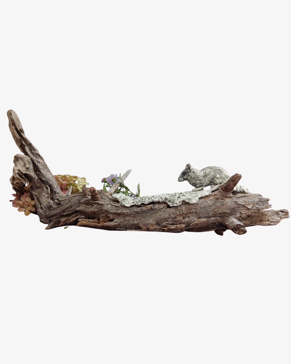 Wood Mouse on Weathered Branch, skulptur