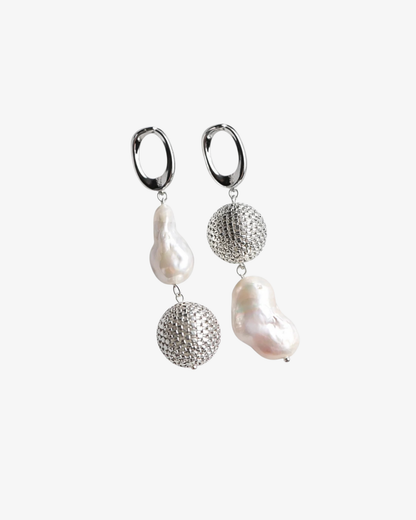 “Silver Pearl Elegance” Håndlavet Miyuki og Freshwater Pearl Øreringe