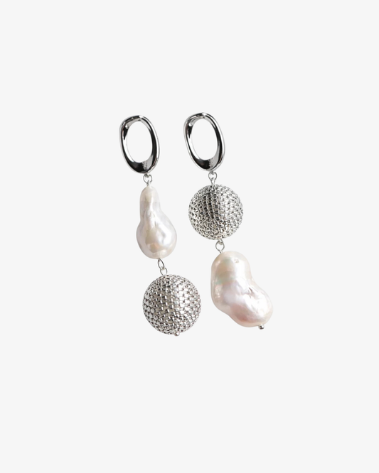 “Silver Pearl Elegance” Håndlavet Miyuki og Freshwater Pearl Øreringe