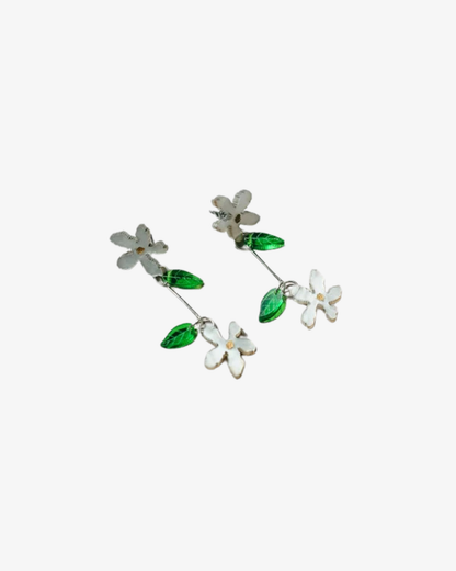 Blomsterformede hængende øreringe med blade