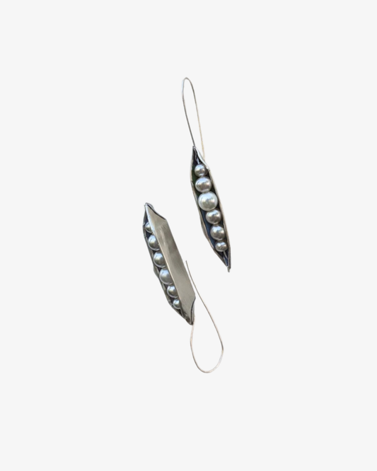 Ärta - silver peapod earrings