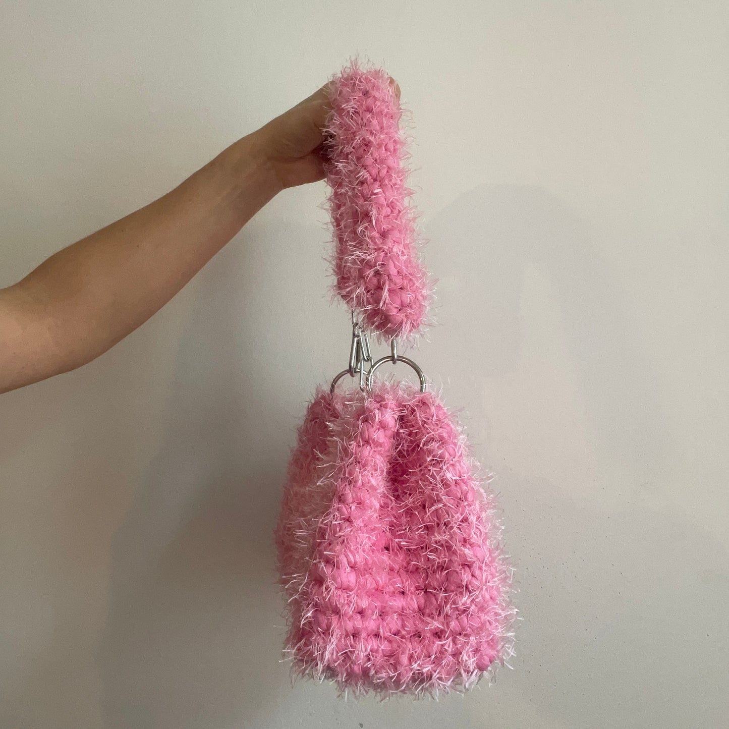 Fluffy pink JOE crochet bag