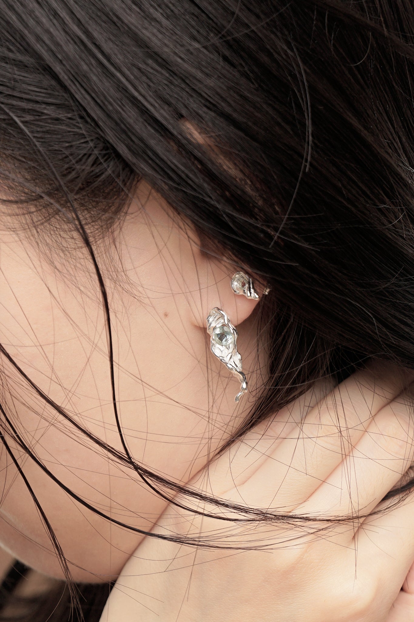 The Fluent Arc White Tear Earrings