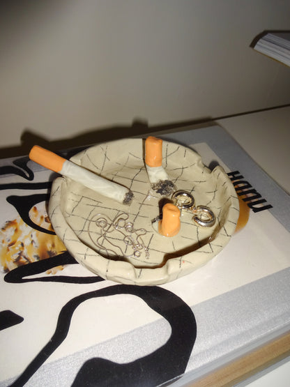 ASHTRAY CRAYON 01