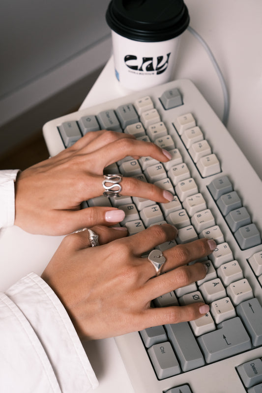 BRUSTET HJÄRTA - SILVER RING