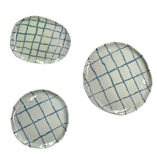 SET THREE CHECKERED PLATES