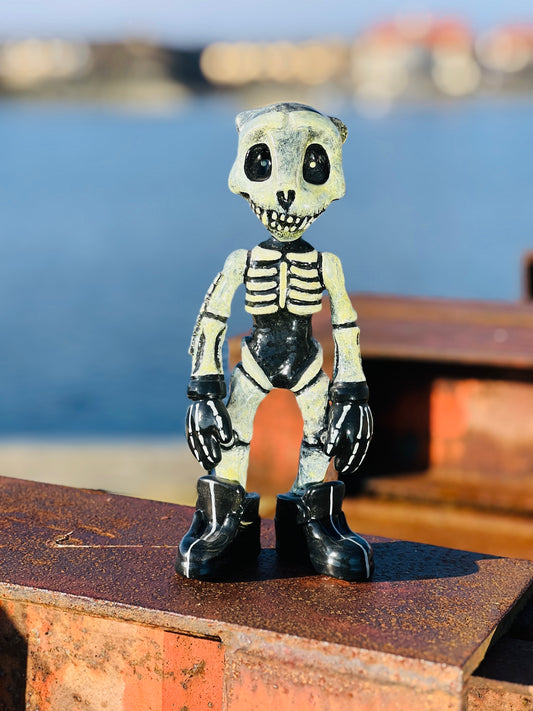 Momemto Mori Goldie Sculpture