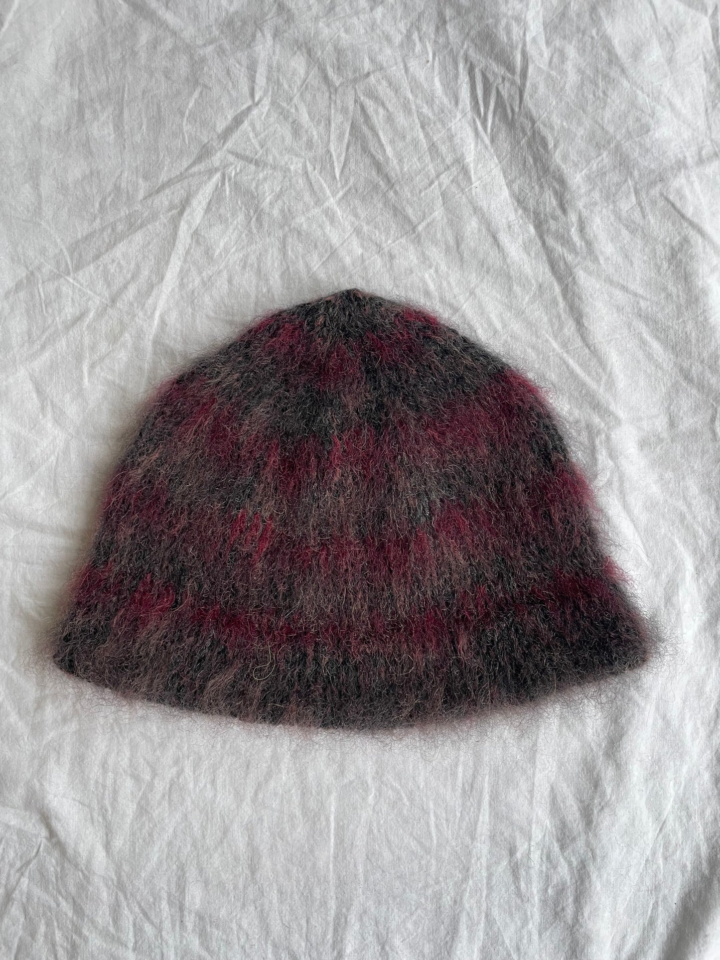 Mottled with wine-red stripes Beanie