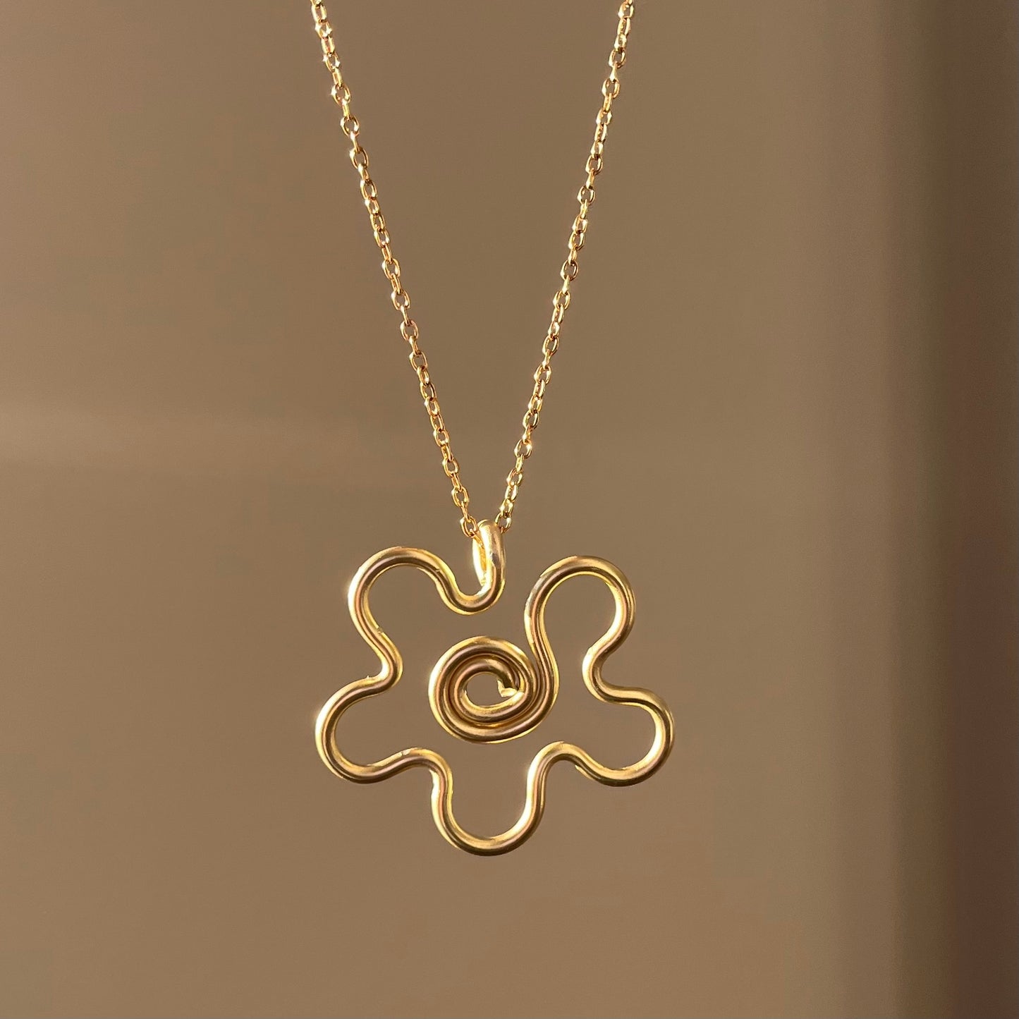 Necklace, Retro flower - Gold