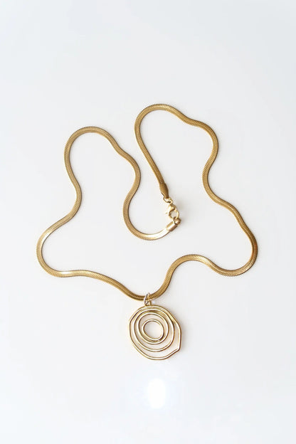 ZINNIA - Guld Swirl Halskæde