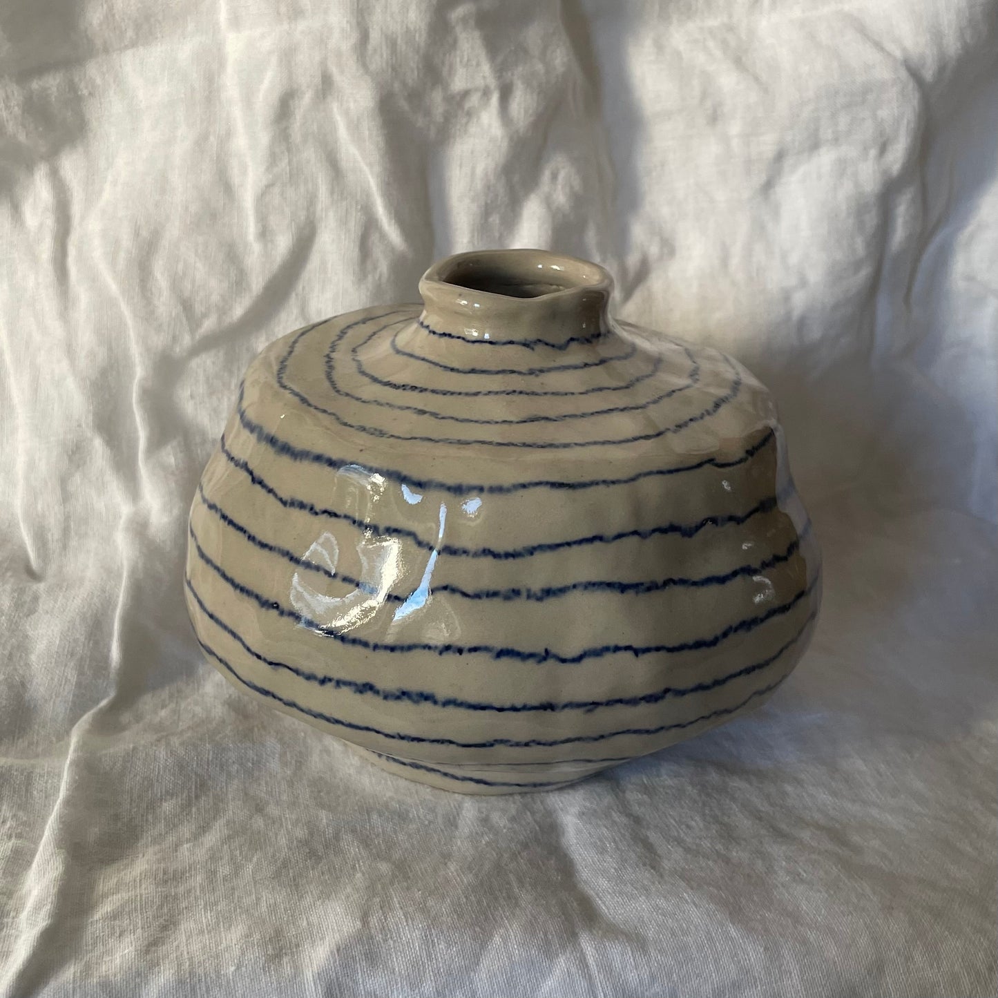 ROUND VASE BLUE STRIPED