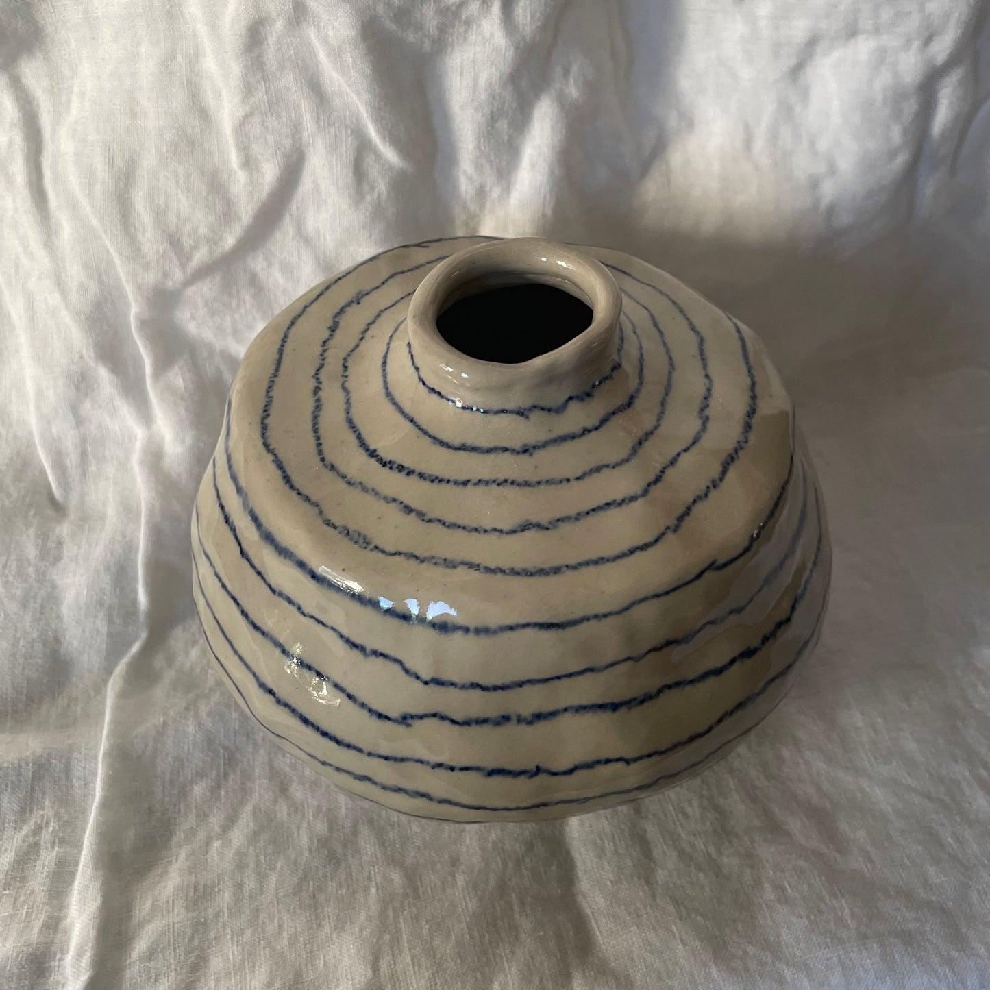 ROUND VASE BLUE STRIPED