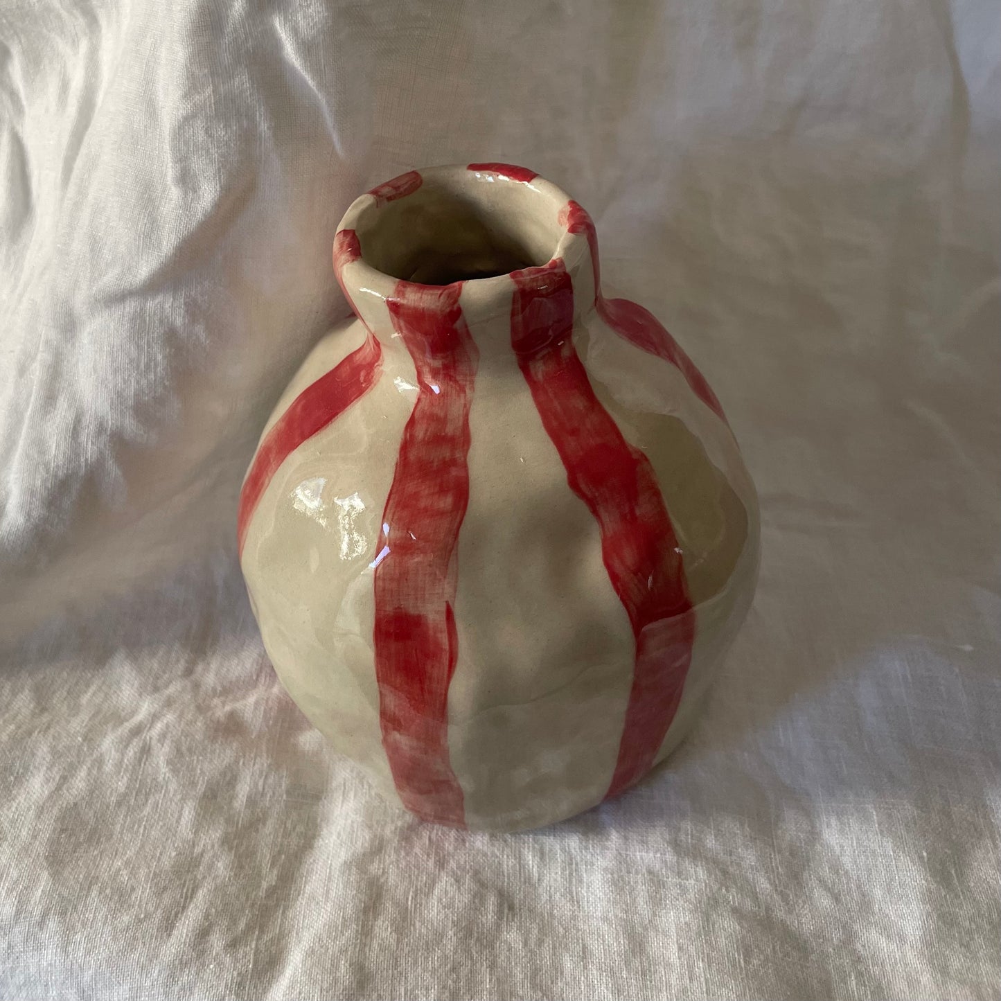 ROUND VASE RED STRIPED