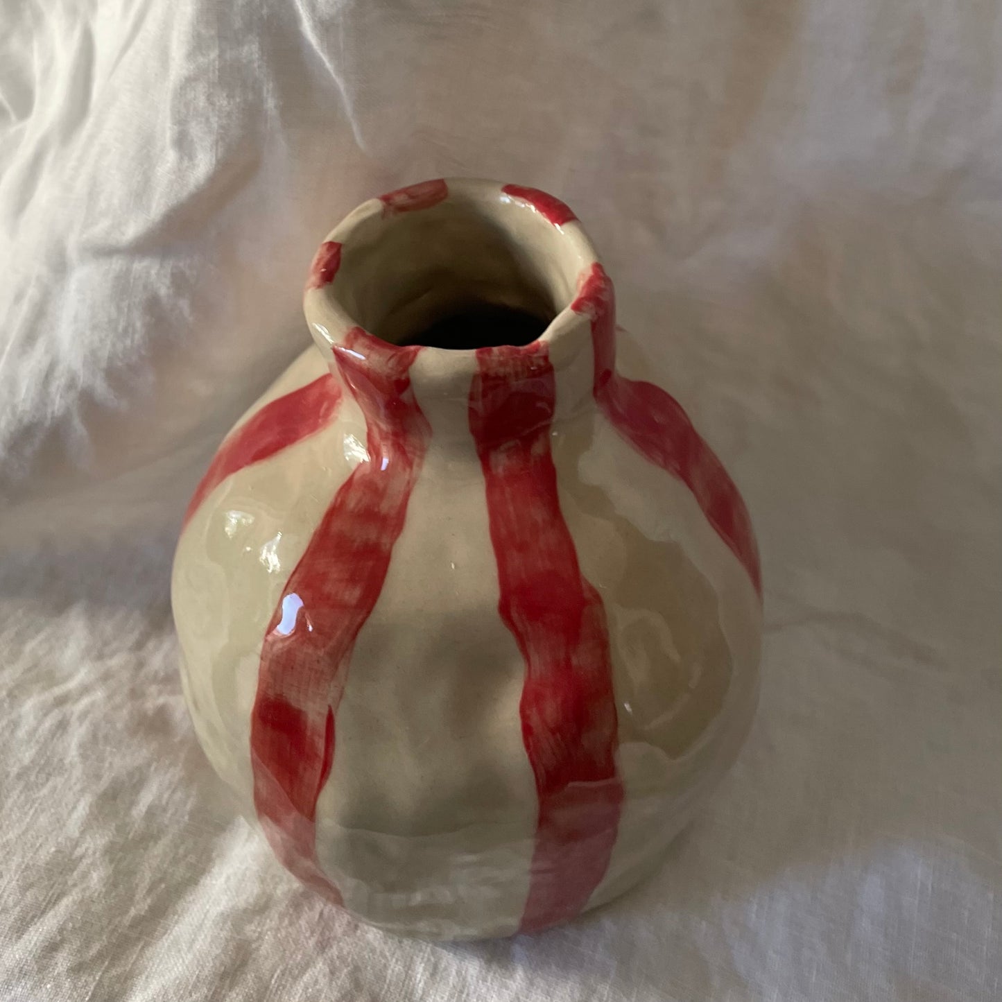 ROUND VASE RED STRIPED