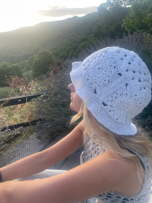 White flower bucket hat