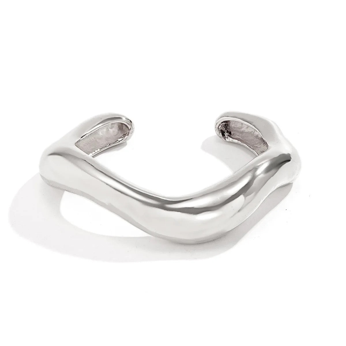 MENTHA - WAVY SILVER BANGLE