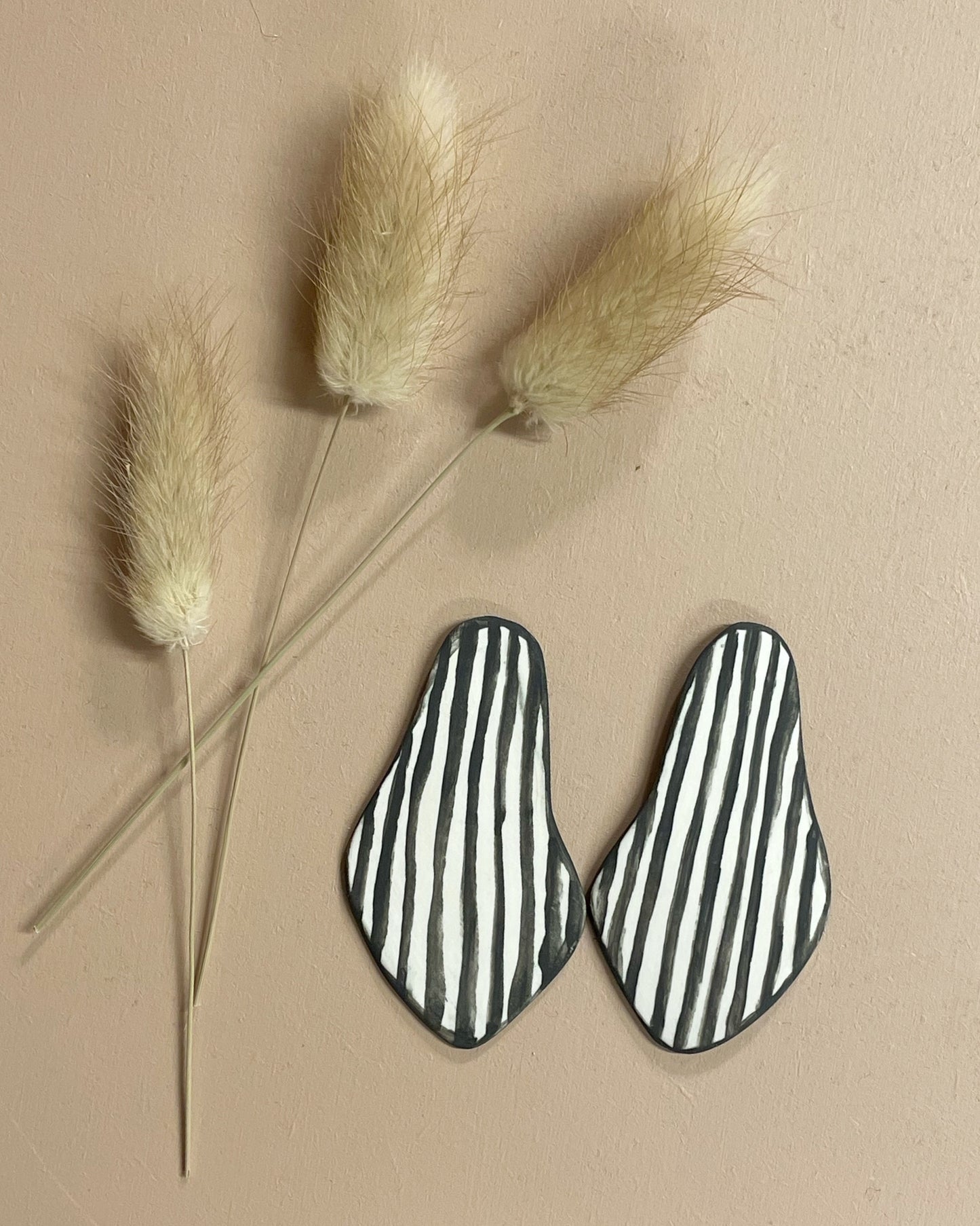 Stripe matte earrings (Exclusive)