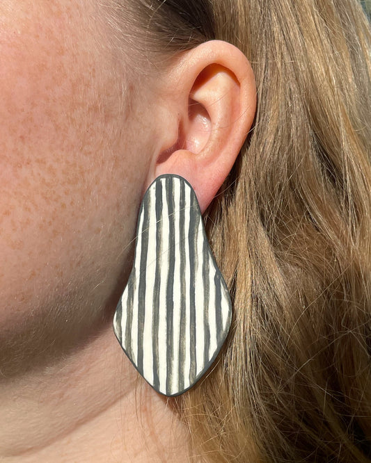 Stripe matte earrings (Exclusive)