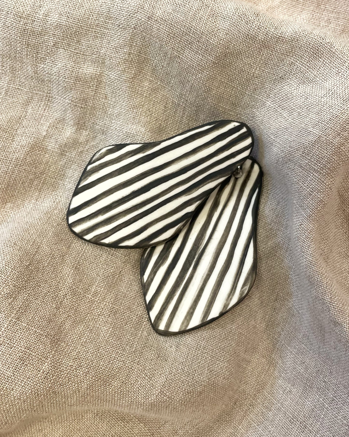 Stripe matte earrings (Exclusive)