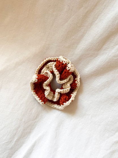 Scrunchie - Burnt orange/White